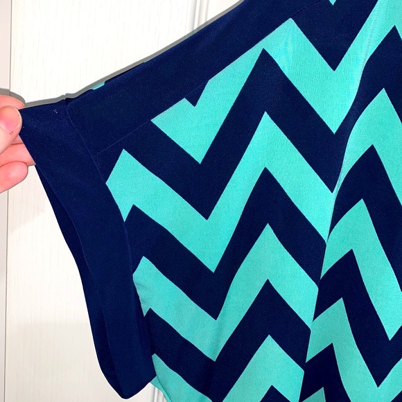 XL Carol Rose Teal/ Navy Chevron blouse - Picture 4 of 4